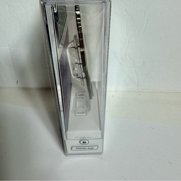 NWT. Disney Parks 2023 Marvel She Hulk #1105 LE Figpin Pin - Picture 8 of 10